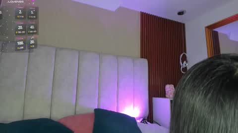 Snapshot of victoriaregia1 chatting on December 4, 11:19 am Maria Victoria online show from December 4, 11:19 am