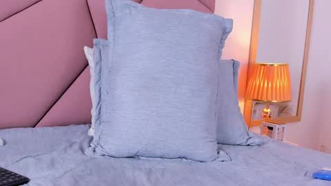 Snapshot of victoriaross1 chatting on January 19, 11:10 pm VictoriaRoss online show from January 19, 11:10 pm