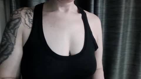 victoriaskyee online show from April 22, 3:09 am