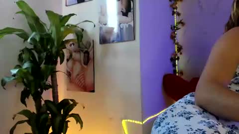 Snapshot of victoriasmithtv chatting on June 17, 8:10 pm victoriasmithtv online show from June 17, 8:10 pm