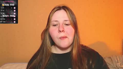 Snapshot of victoriassecrets_ chatting on February 19, 12:25 am victoriassecrets_ online show from February 19, 12:25 am