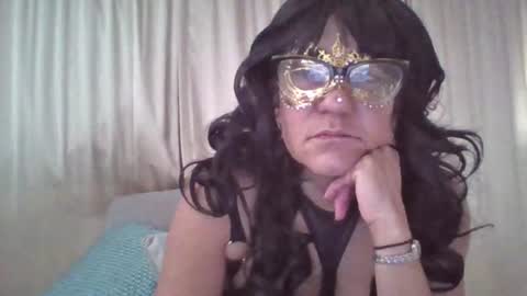 Snapshot of victoriasuave3 chatting on June 18, 12:53 pm victoriasuave online show from June 18, 12:53 pm