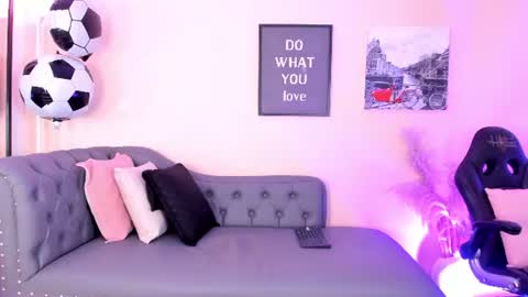 Victoriazans online show from July 10, 11:35 am