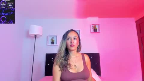 Snapshot of victoriia_rose_ chatting on May 9, 2:33 pm victoriia_rose_ online show from May 9, 2:33 pm