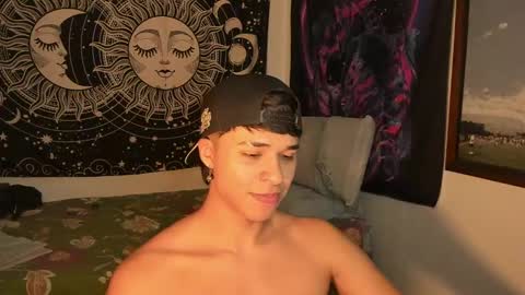 Snapshot of victorino_jhonson chatting on December 29, 11:18 pm Victorino Jhonson online show from December 29, 11:18 pm