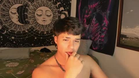 Snapshot of victorino_jhonson chatting on January 5, 8:31 pm Victorino Jhonson online show from January 5, 8:31 pm