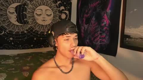 Snapshot of victorino_jhonson chatting on January 11, 11:02 pm Victorino Jhonson online show from January 11, 11:02 pm