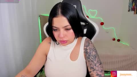 V  I C  T O R I A  online show from November 24, 6:40 pm