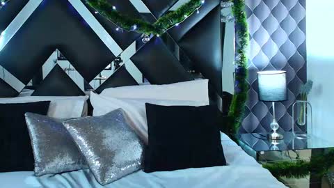 victtoria lee online show from December 4, 12:30 am