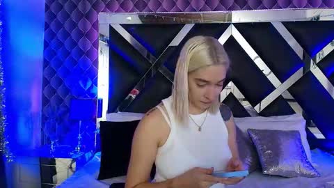 victtoria lee online show from February 17, 6:58 pm