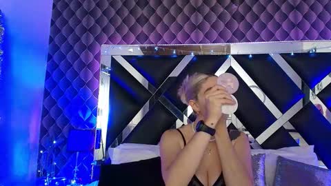 victtoria lee online show from March 2, 8:04 pm