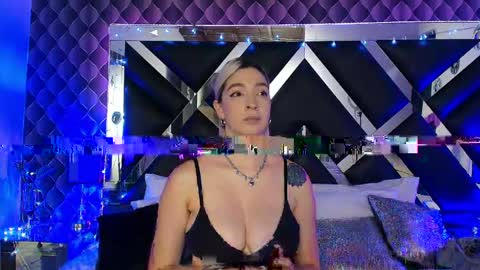 Snapshot of victtoria_lee chatting on May 6, 9:42 pm victtoria lee online show from May 6, 9:42 pm