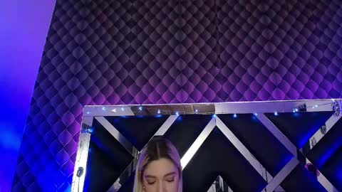 Snapshot of victtoria_lee chatting on May 9, 1:00 am victtoria lee online show from May 9, 1:00 am