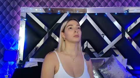 Snapshot of victtoria_lee chatting on May 12, 8:17 pm victtoria lee online show from May 12, 8:17 pm