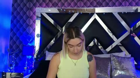Snapshot of victtoria_lee chatting on May 19, 8:59 pm victtoria lee online show from May 19, 8:59 pm