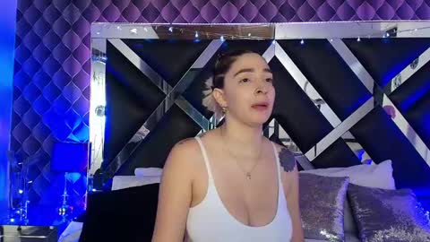 Snapshot of victtoria_lee chatting on June 1, 7:04 pm victtoria lee online show from June 1, 7:04 pm