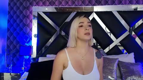 Snapshot of victtoria_lee chatting on June 2, 9:17 pm victtoria lee online show from June 2, 9:17 pm
