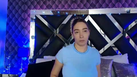 Snapshot of victtoria_lee chatting on June 4, 7:42 pm victtoria lee online show from June 4, 7:42 pm