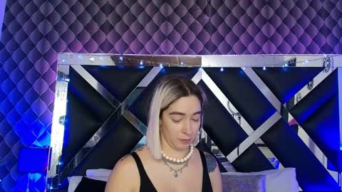 Snapshot of victtoria_lee chatting on June 6, 7:29 pm victtoria lee online show from June 6, 7:29 pm
