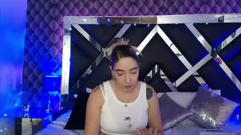 Snapshot of victtoria_lee chatting on June 22, 7:22 pm victtoria lee online show from June 22, 7:22 pm