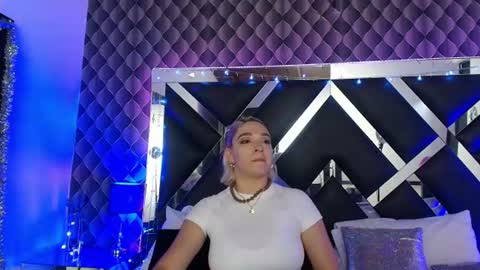 Snapshot of victtoria_lee chatting on July 18, 6:56 pm victtoria lee online show from July 18, 6:56 pm