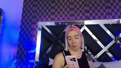 Snapshot of victtoria_lee chatting on July 25, 7:11 pm victtoria lee online show from July 25, 7:11 pm