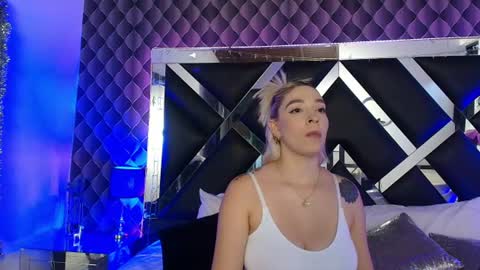 Snapshot of victtoria_lee chatting on July 28, 8:52 pm victtoria lee online show from July 28, 8:52 pm