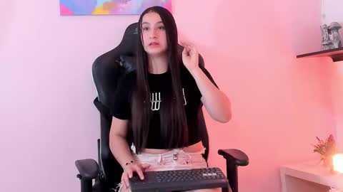 viictoria_rose online show from December 3, 7:12 pm