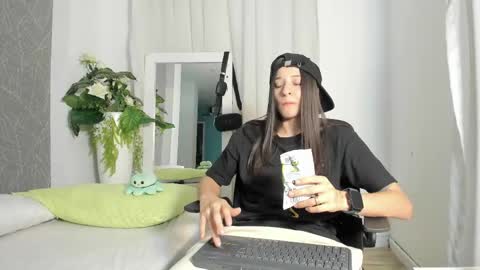 viictoriiasaenz online show from April 27, 3:59 am
