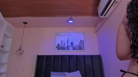 Viiolett online show from February 20, 7:30 pm