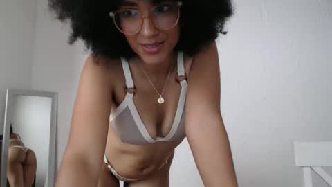 Snapshot of viiolettaaa chatting on May 13, 9:11 pm viiolettaaa online show from May 13, 9:11 pm
