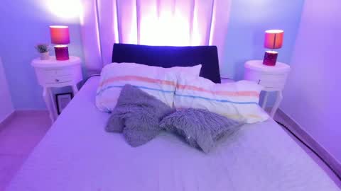 Violet online show from May 28, 12:35 pm