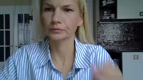 Snapshot of viki_loun5 chatting on October 2, 7:04 am viki_loun5 online show from October 2, 7:04 am