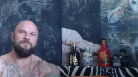 Snapshot of viking_me chatting on May 4, 6:31 am viking online show from May 4, 6:31 am