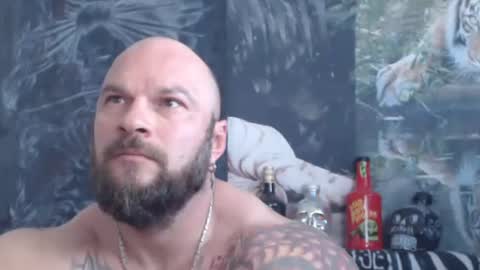 Snapshot of viking_me chatting on May 31, 6:31 am viking online show from May 31, 6:31 am