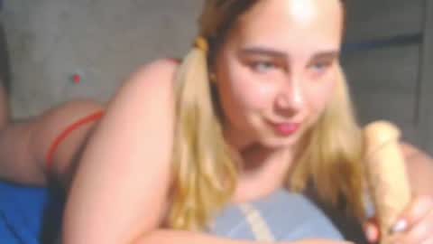 Snapshot of vikiwaitingforyou chatting on July 20, 4:27 am Vitoria online show from July 20, 4:27 am