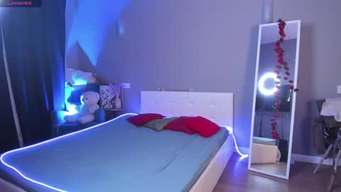 Snapshot of vikky_krauss chatting on December 6, 3:08 am Hello guys I am Vikky Krauss not Vicky online show from December 6, 3:08 am