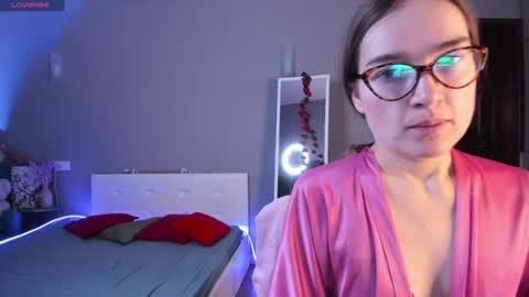 Snapshot of vikky_krauss chatting on December 6, 6:15 am Hello guys I am Vikky Krauss not Vicky online show from December 6, 6:15 am