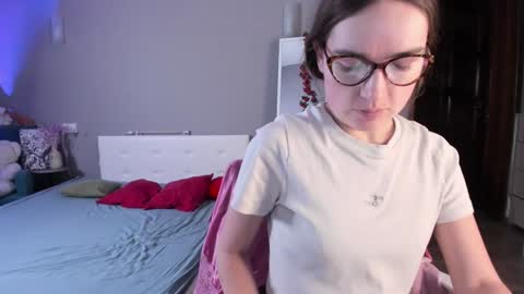 Snapshot of vikky_krauss chatting on December 10, 9:01 am Hello guys I am Vikky Krauss not Vicky online show from December 10, 9:01 am