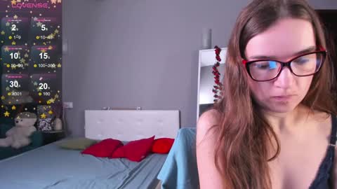 Snapshot of vikky_krauss chatting on December 13, 3:49 am Hello guys I am Vikky Krauss not Vicky online show from December 13, 3:49 am