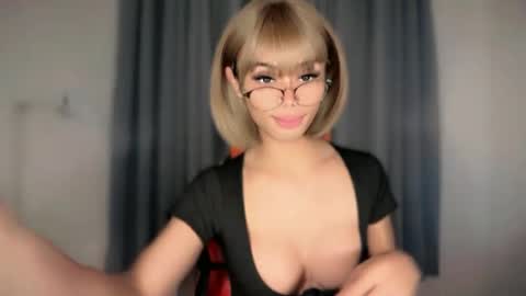 Snapshot of vikkylustfull chatting on June 17, 5:47 pm vikkylustfull online show from June 17, 5:47 pm