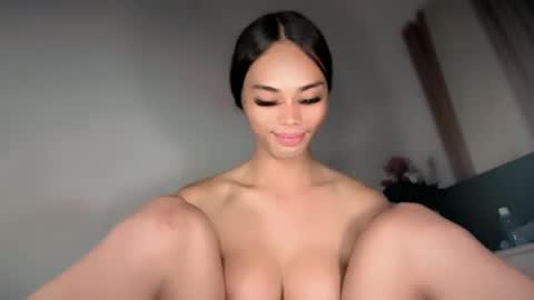 Snapshot of vikkylustfull chatting on June 18, 5:51 am vikkylustfull online show from June 18, 5:51 am