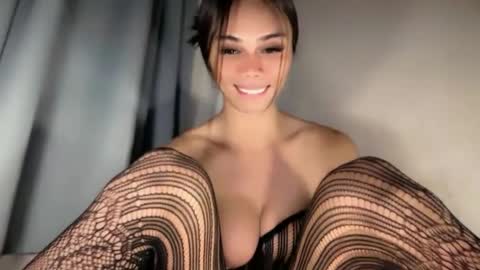 Snapshot of vikkylustfull chatting on June 22, 3:25 am vikkylustfull online show from June 22, 3:25 am
