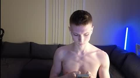 Max online show from March 1, 4:20 pm