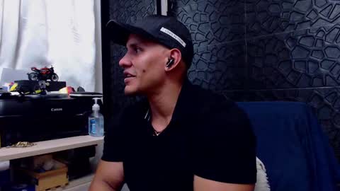 Viktor Herrera online show from March 8, 11:28 pm