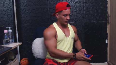 Viktor Herrera online show from October 5, 8:40 pm