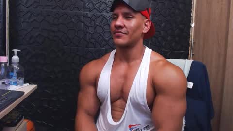 Viktor Herrera online show from October 31, 4:30 pm