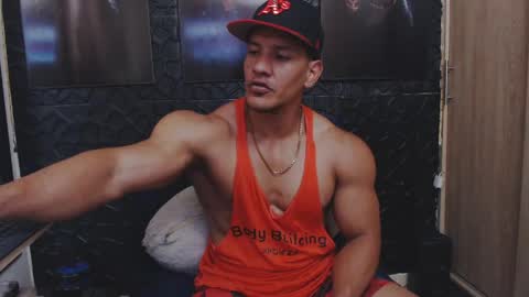 Snapshot of viktorherrera chatting on May 6, 7:08 pm Viktor Herrera online show from May 6, 7:08 pm