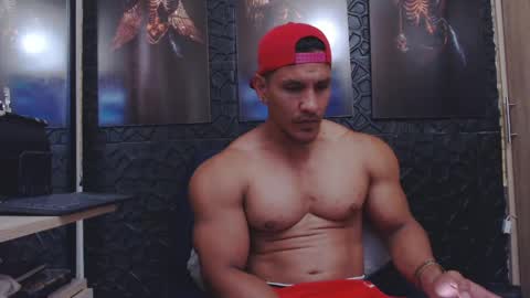 Snapshot of viktorherrera chatting on May 7, 6:46 pm Viktor Herrera online show from May 7, 6:46 pm