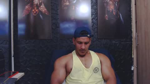 Snapshot of viktorherrera chatting on May 9, 3:17 pm Viktor Herrera online show from May 9, 3:17 pm